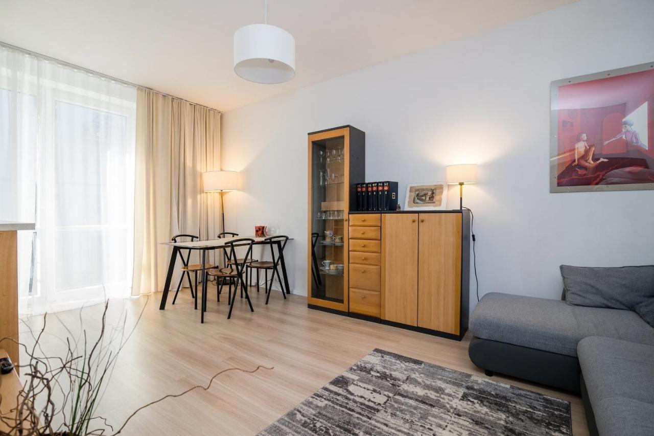 Shortstaypoland Plac Dabrowskiego B140 Warsaw Exterior photo